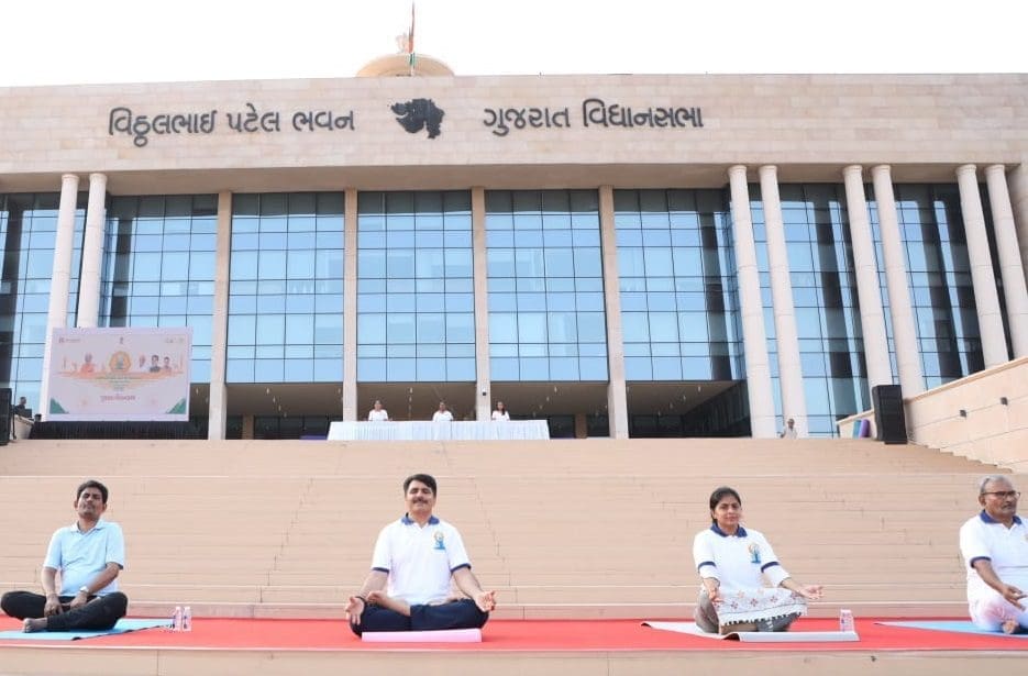 ગુજરાત વિધાનસભા સંકુલમાં પ્રથમવાર વિશ્વ યોગ દિવસની ઉજવણી