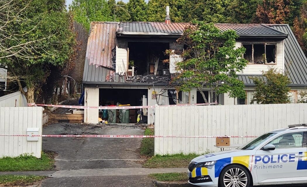 બકલેન્ડ્સ બીચ પર ઘર સળગવાનો મામલો : પિતા-પુત્રની હત્યાના આરોપસર 38 વર્ષીય યુવકની ધરપકડ