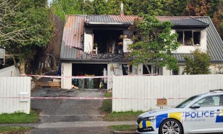 બકલેન્ડ્સ બીચ પર ઘર સળગવાનો મામલો : પિતા-પુત્રની હત્યાના આરોપસર 38 વર્ષીય યુવકની ધરપકડ