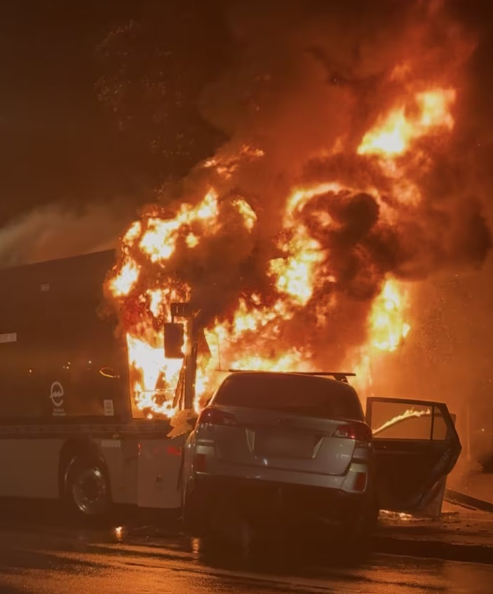 Auckland Transport Bus Fire, Electric Bus, Car accident, Auckland, New Zealand, 