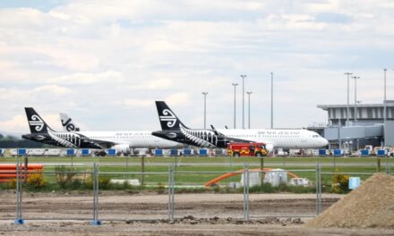 ક્રાઇસ્ટચર્ચ એરપોર્ટ પર ફિજી એરવેઝની ફ્લાઇટ FJ450નું સુરક્ષિત લેન્ડિંગ