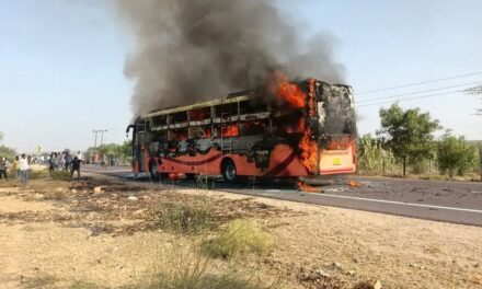 જૈસલમેરમાં ભયાનક અકસ્માત: ચાલતી બસમાં આગ લાગતાં 20થી વધુનાં મોત