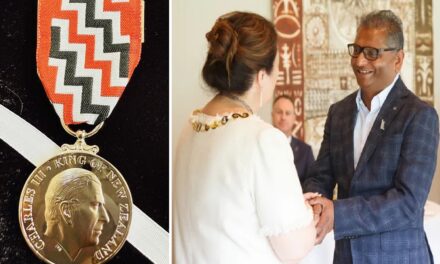 નવસારીના નરેન્દ્ર ભાણાને ન્યુઝીલેન્ડમાં ‘કિંગ્સ સર્વિસ મેડલ’ (KSM) એનાયત