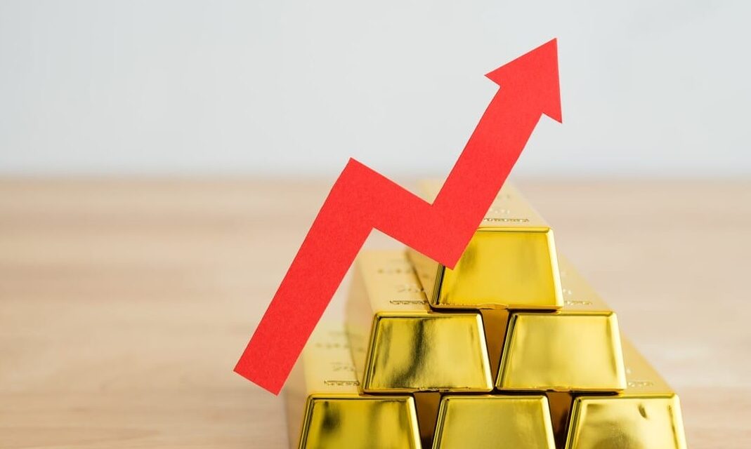 US શટડાઉને ફેરવી પથારી! જંગી ઉછાળા સાથે સોનું પહોંચ્યું 1.18 લાખને પાર !