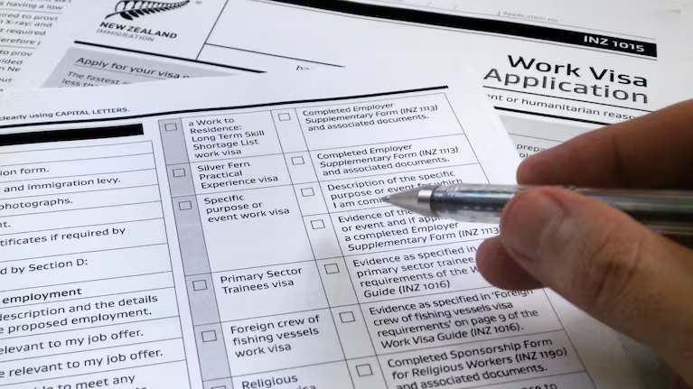 ઇમિગ્રેશન ફ્રોડને રોકવા સખત પગલાં: ગુનેગારોને 7 વર્ષની જેલ અને નાગરિકતા રદ્દ- દેશ નિકાલની જોગવાઇ