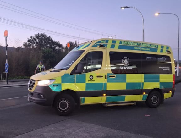 ઓકલેન્ડના લિનફિલ્ડમાં ગમખ્વાર અકસ્માત: વાહનની ટક્કરે પેડીસ્ટ્રિયનનું મોત