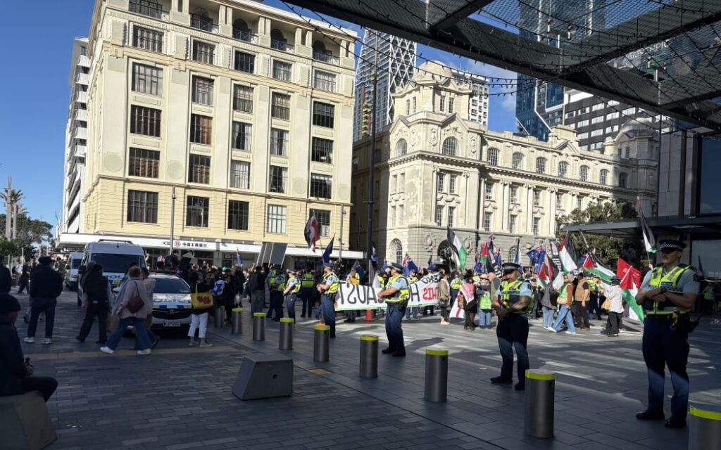 Pro-Palestine, anti-migration protests, Twin protests, Auckland, Freedom and Rights Coalition, Te Komititanga Square, Harbour Bridge,