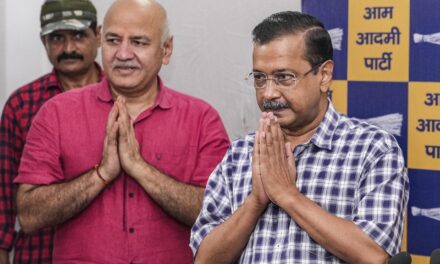 દિલ્હી લીકર સ્કેમમાં કેજરીવાલ-સિસોદિયા નિર્દોષ જાહેર, મીડિયા સામે થયા ભાવુક