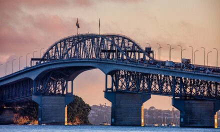 ઓકલેન્ડ હાર્બર બ્રિજ પર $9નો ટોલ ટેક્સ? બીજા હાર્બર ક્રોસિંગના ફંડ માટે સરકારની મોટી વિચારણા