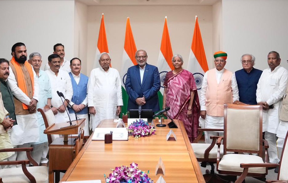 નીતિશ કુમારની દિલ્હીમાં નવી ઈનિંગ: રાજ્યસભાના સાંસદ તરીકે લીધા શપથ